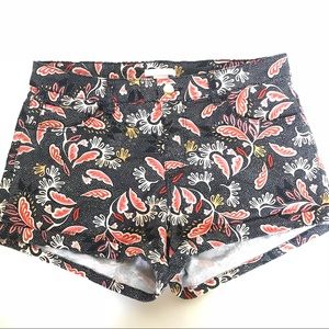 H&M Midrise Cuffed Shorts, Black Print 🔅SALE
